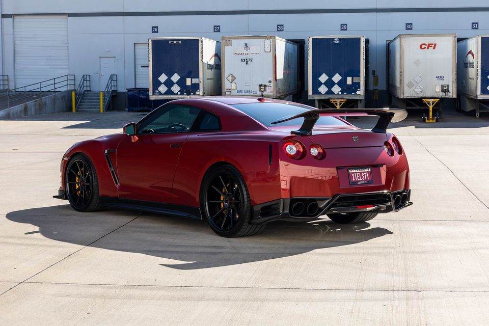 TS-Style Carbon Fiber Rear Diffuser W/BrakeLight - Nissan GTR R35