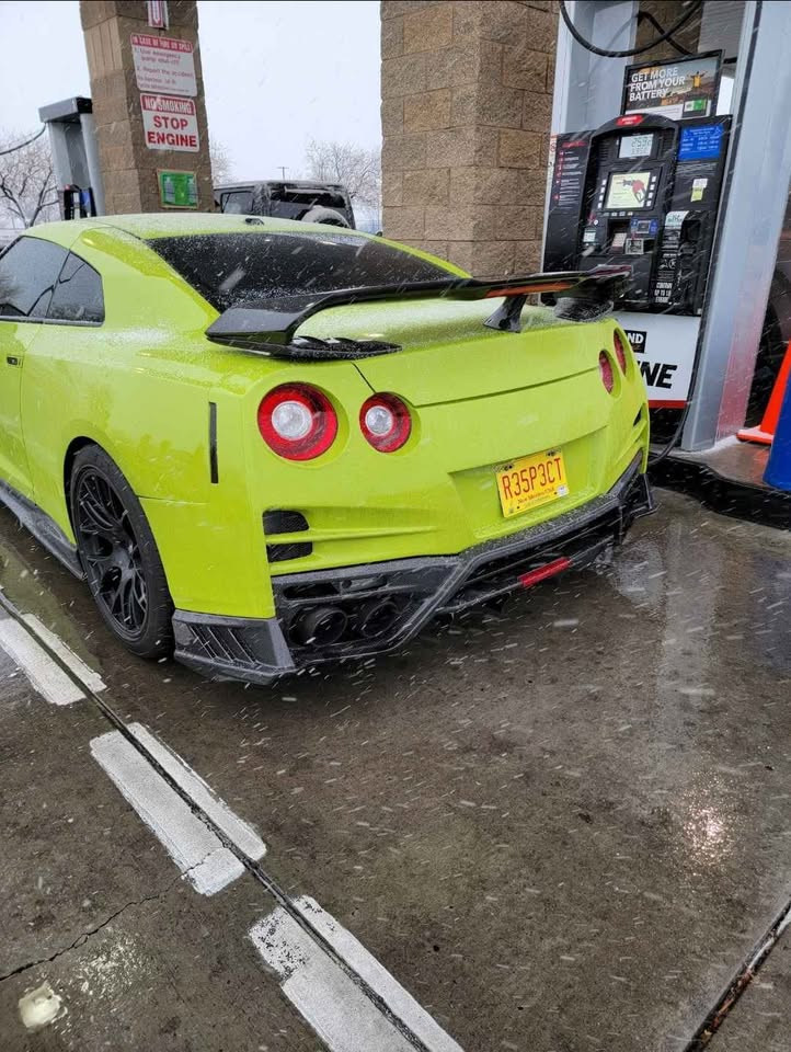 T Spec Style Carbon Fiber Rear Bumper w/ carbon Fiber Diffuser - Nissan R35 GTR