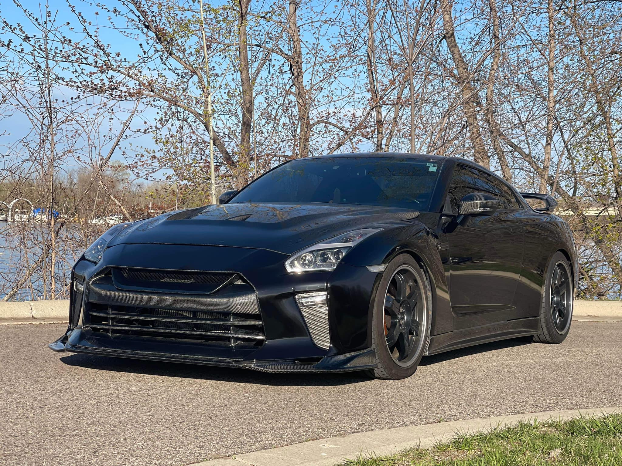 TS-Style Carbon Fiber Car Front Lip Diffuser - Nissan GTR R35 2017-2019