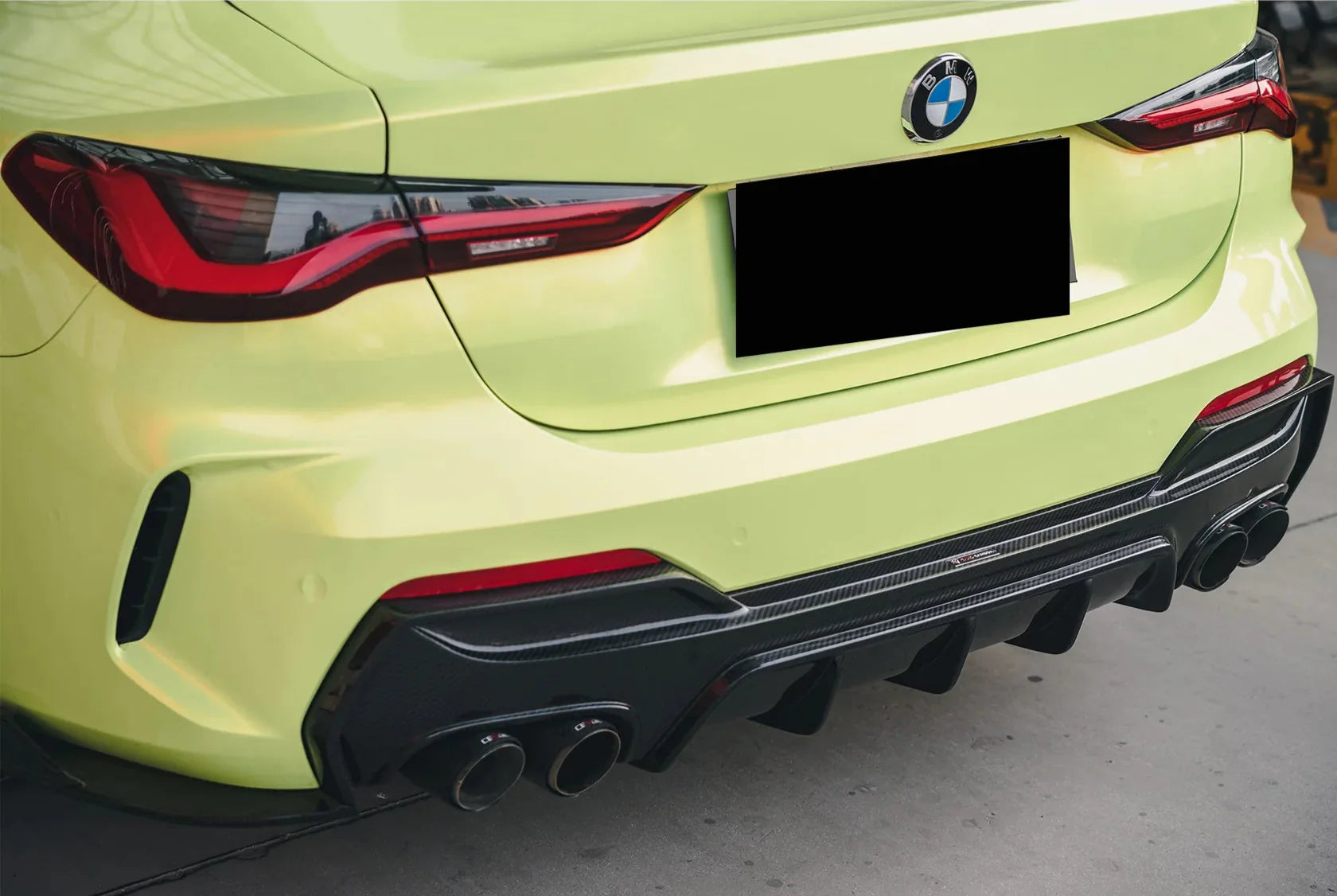 Carbon Fiber Rear Diffuser with Brake Light - BMW G22/G23 4 Series