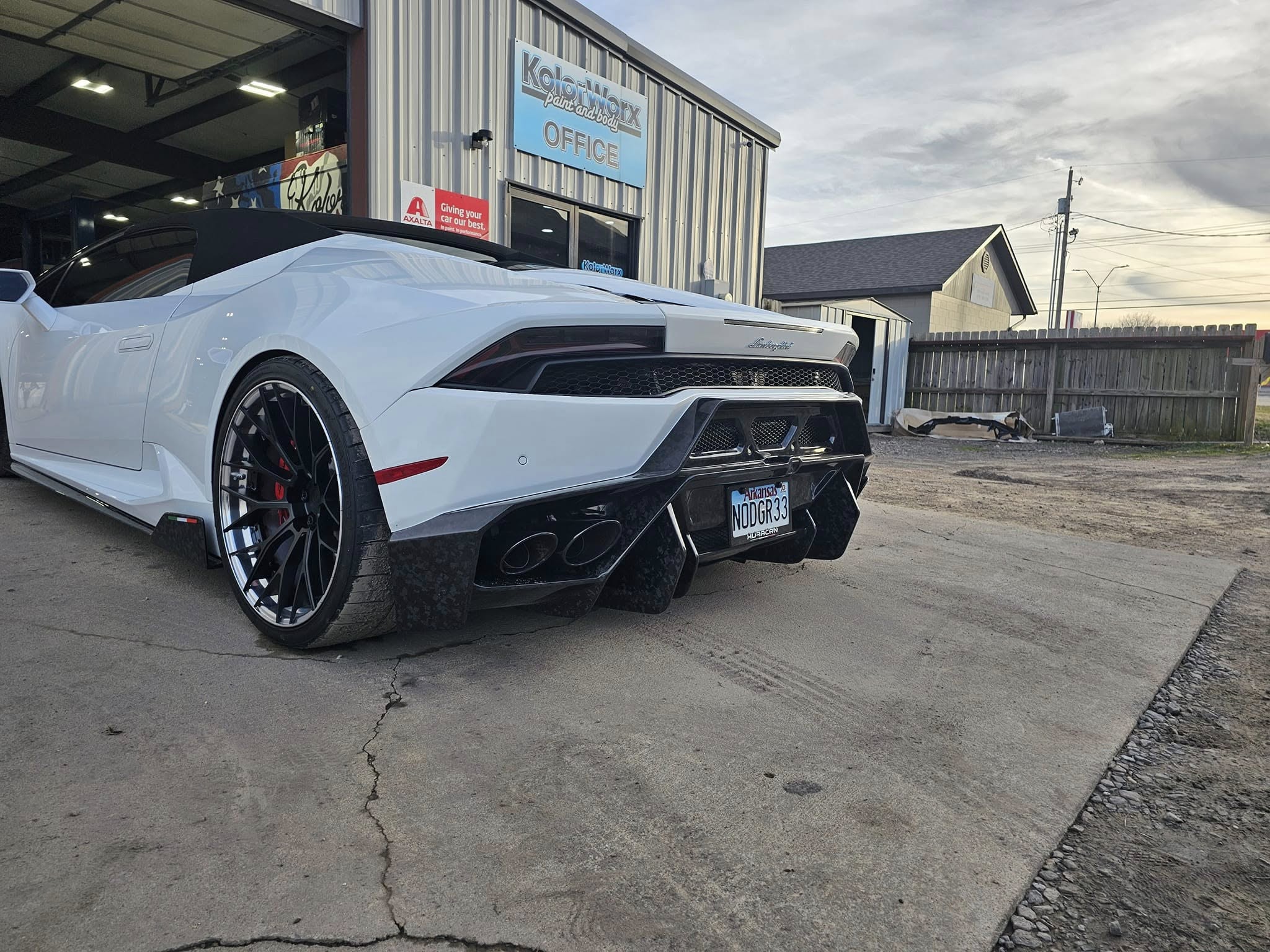 V-Style Dry Carbon Fiber Rear Diffuser - Lamborghini Huracan
