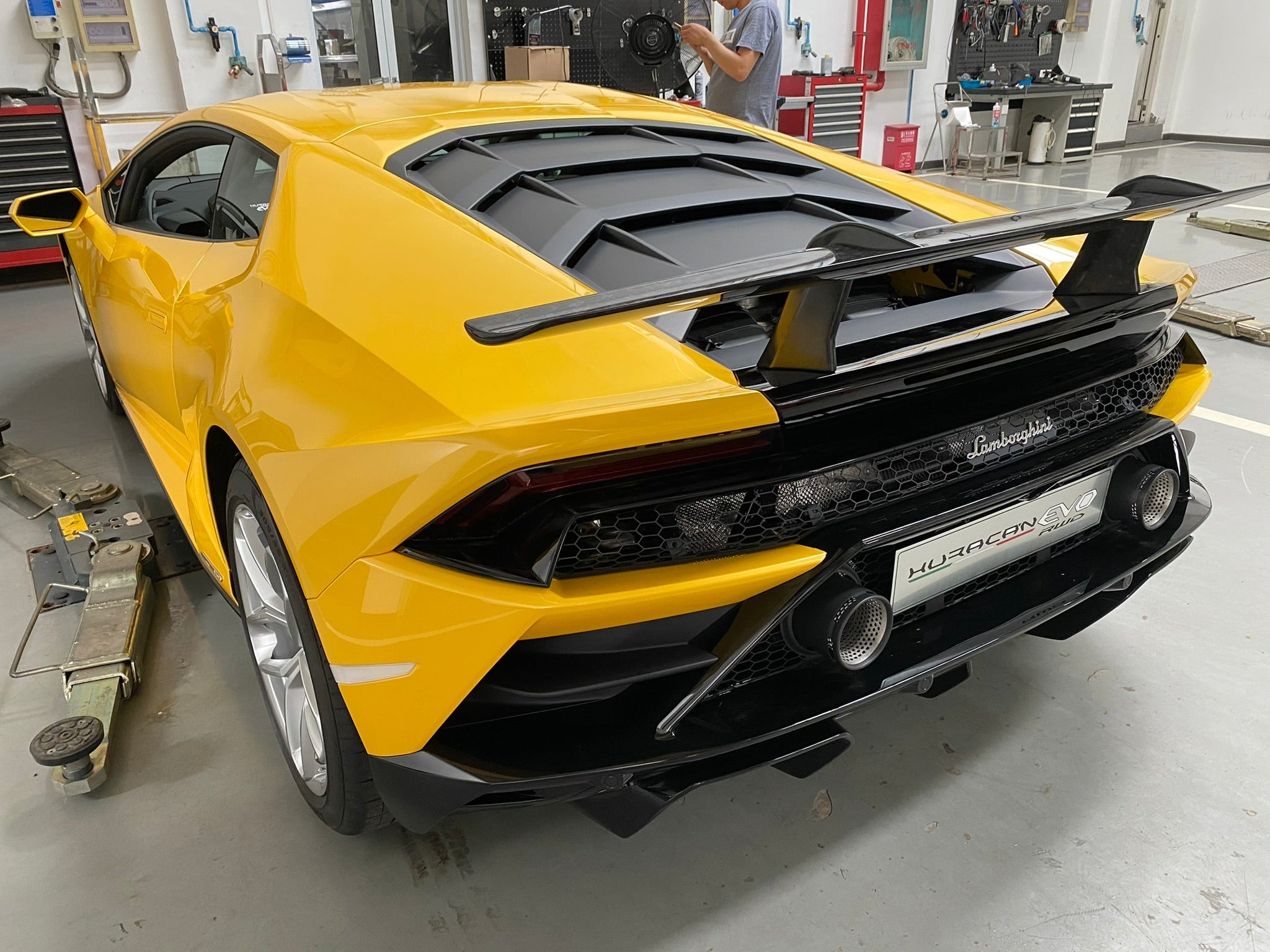 P Style Carbon Fiber Rear Wing - Lamborghini Huracan