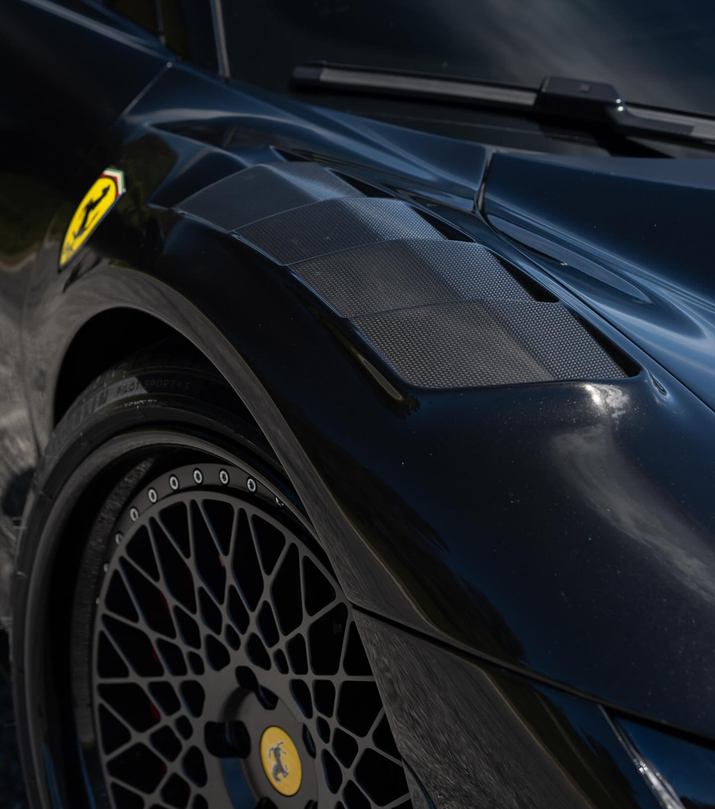 Ferrari SF90 FRP/Carbon Fiber Front Vented Fenders