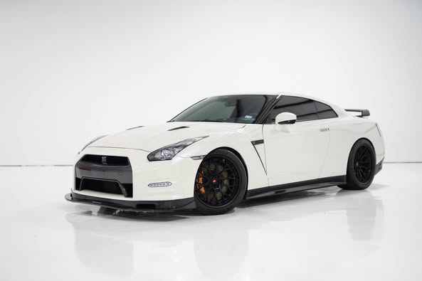 Carbon Fiber Side Skirts - Nissan R35 GTR
