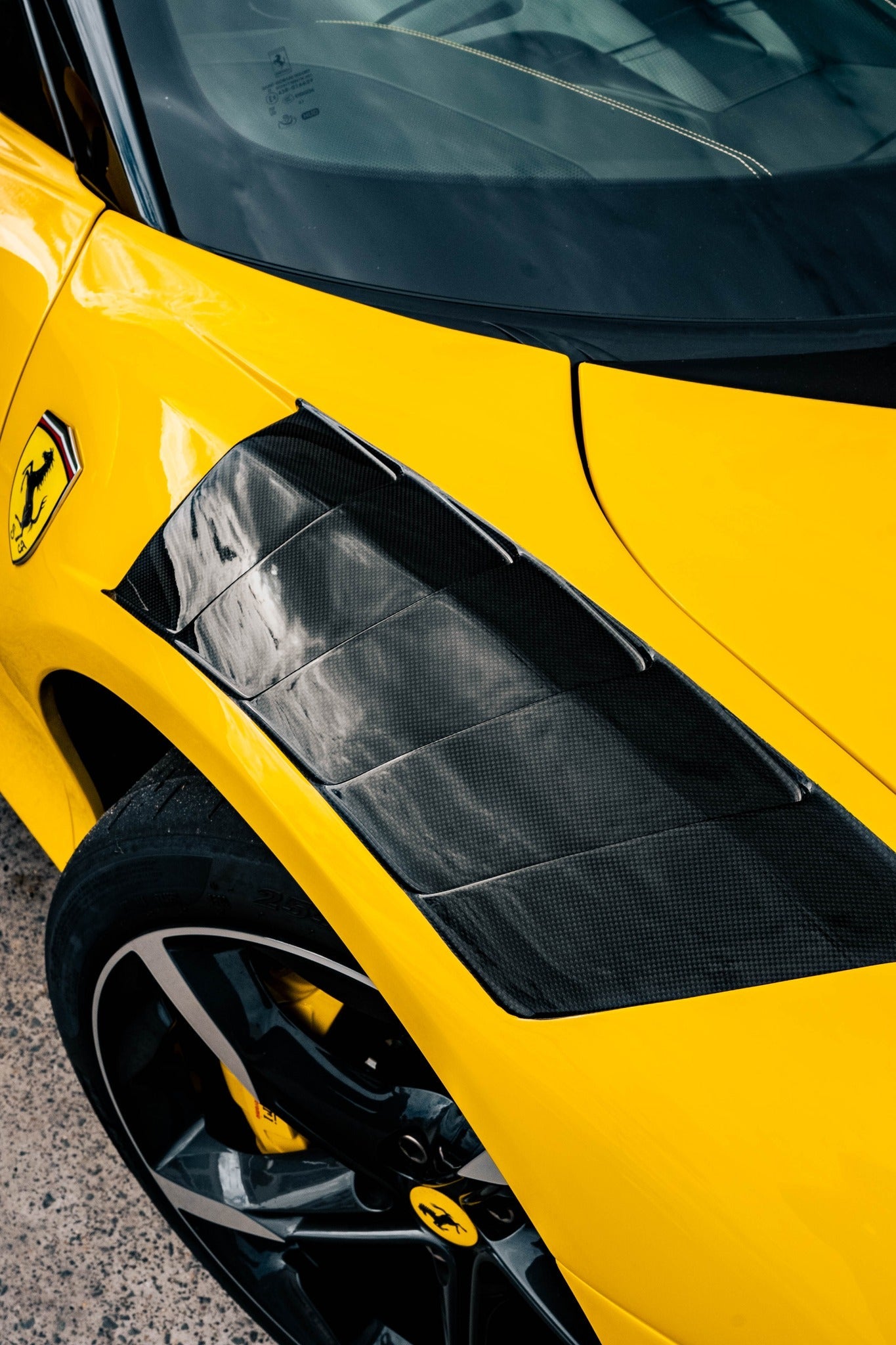 Ferrari SF90 FRP/Carbon Fiber Front Vented Fenders