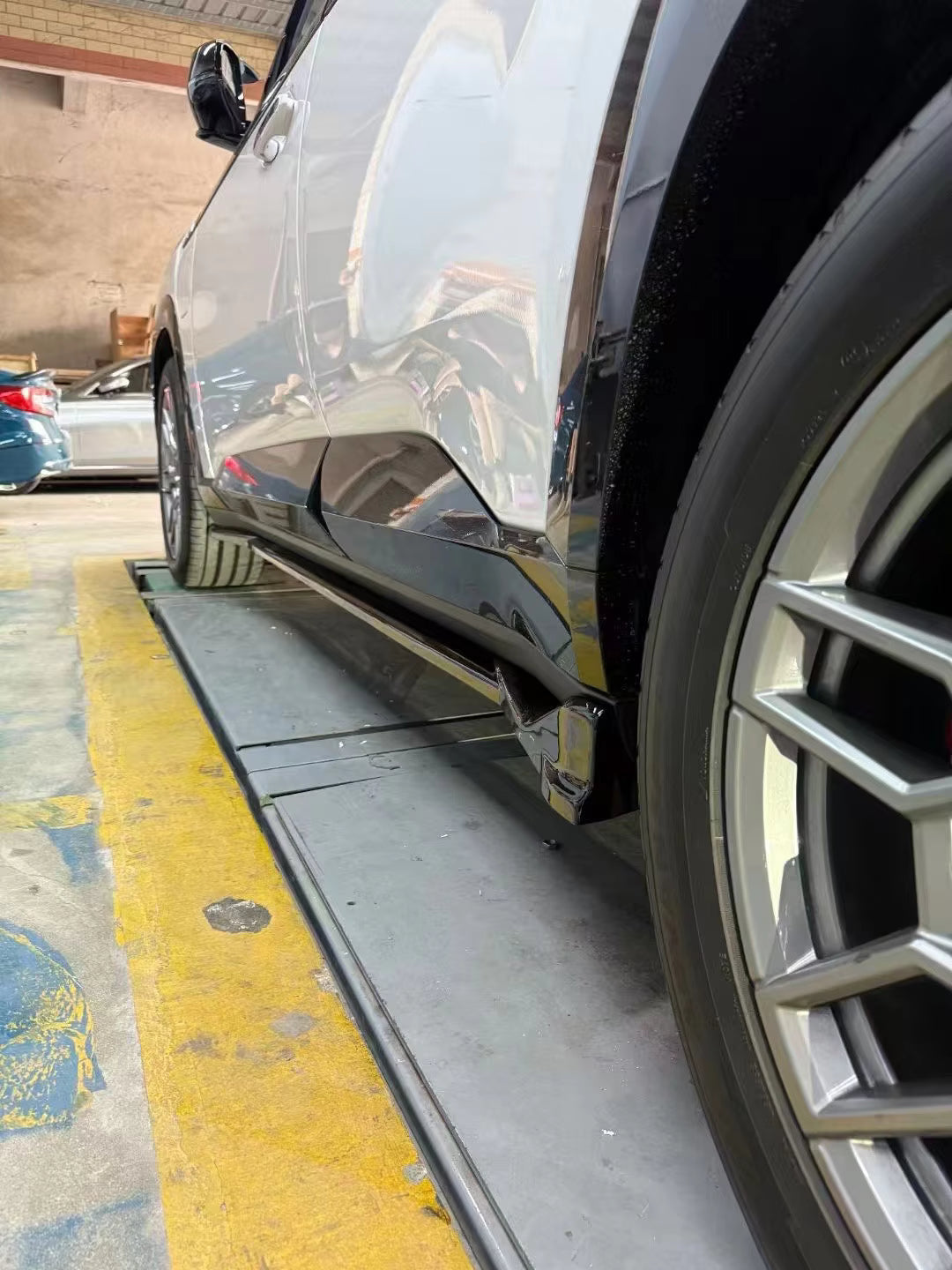 Gloss black/ Carbon fiber Aerodynamic Body Kit - BMW XM G09