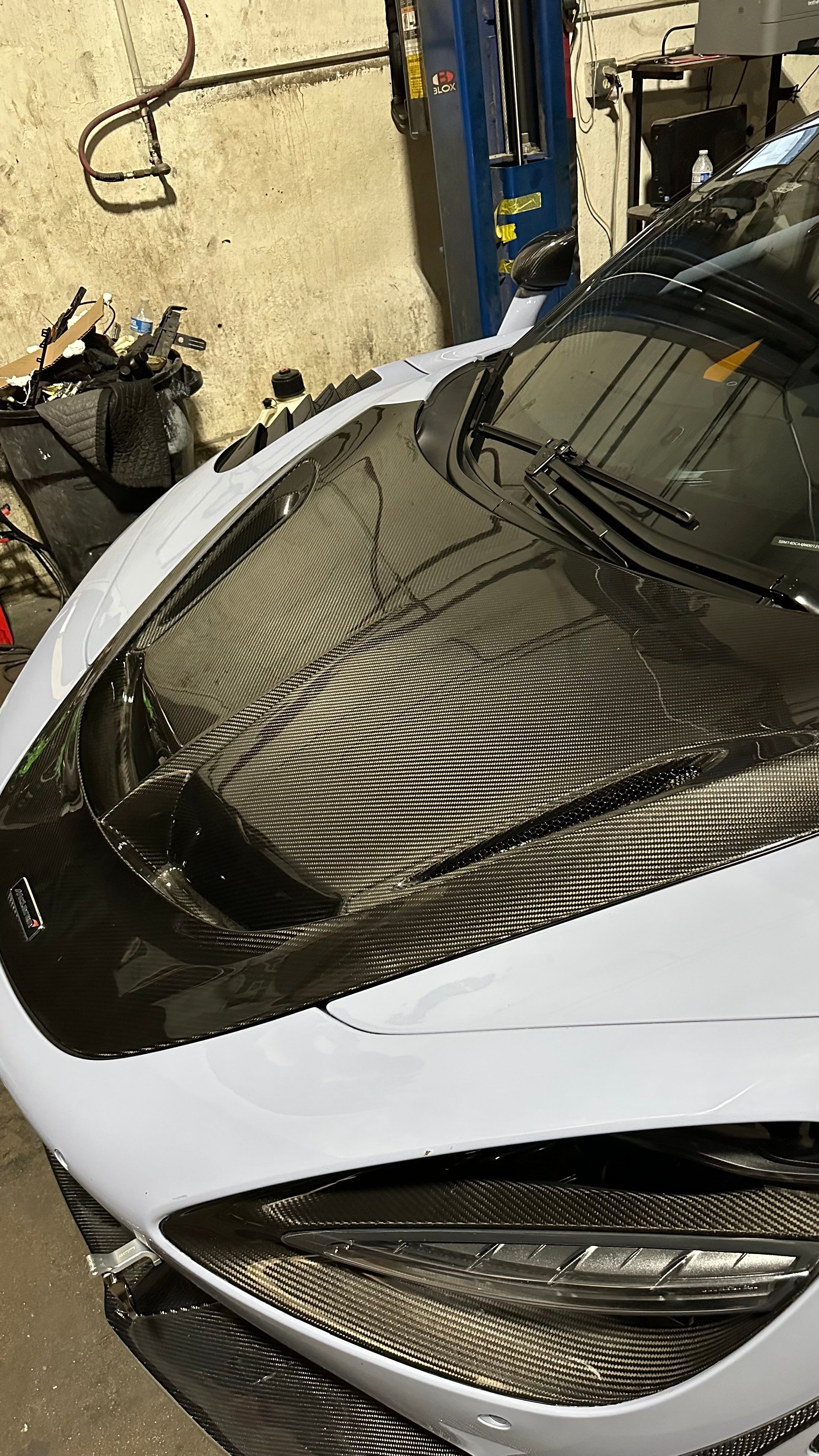 V-Style Carbon Fiber Hood Bonnet- McLaren 720s/ 750s/765Lt