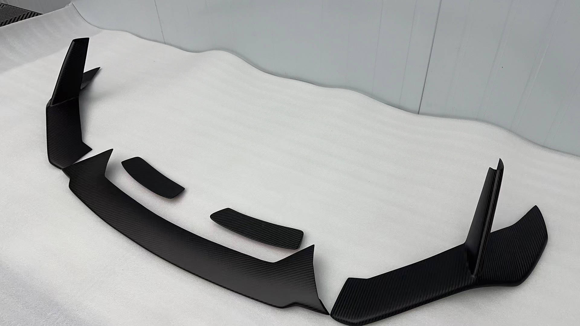 Lamborghini Huracan Evo Novi Style Carbon Fiber Front Lip