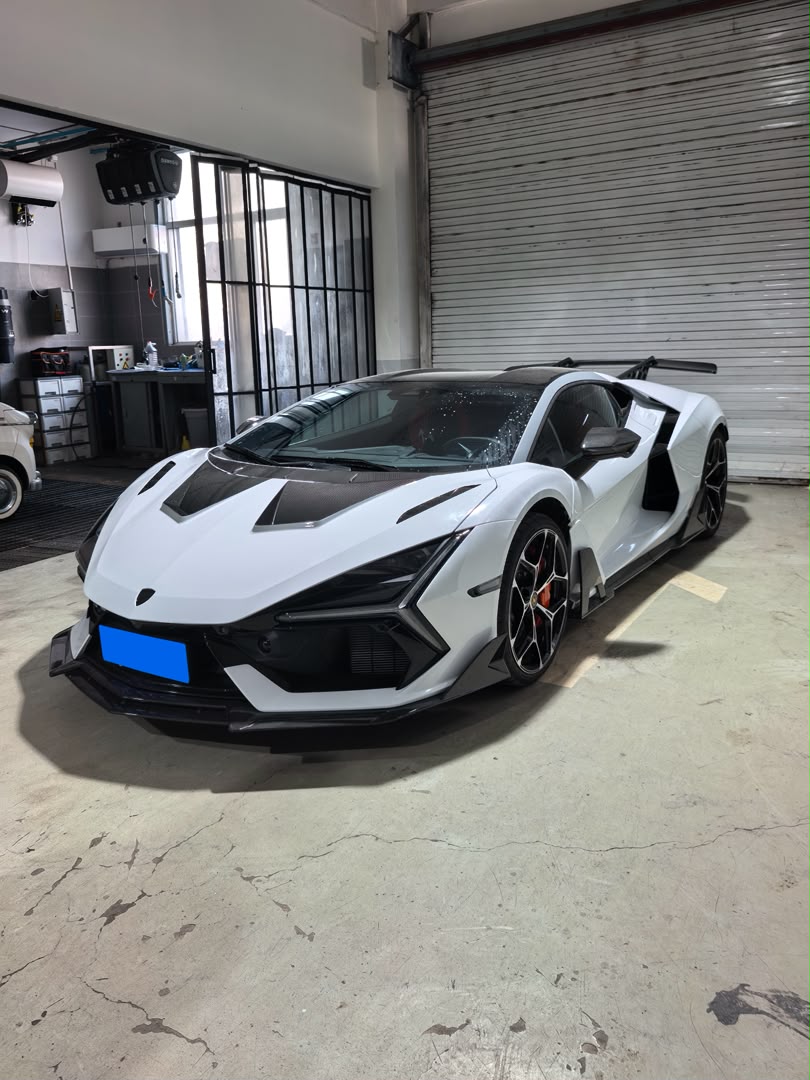 Carbon Fiber DK Style Side Skirts - Lamborghini Revuelto