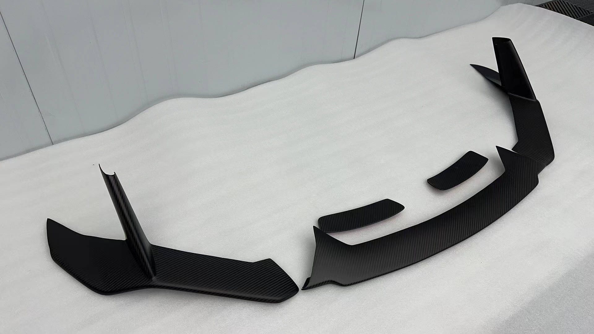 Lamborghini Huracan Evo Novi Style Carbon Fiber Front Lip