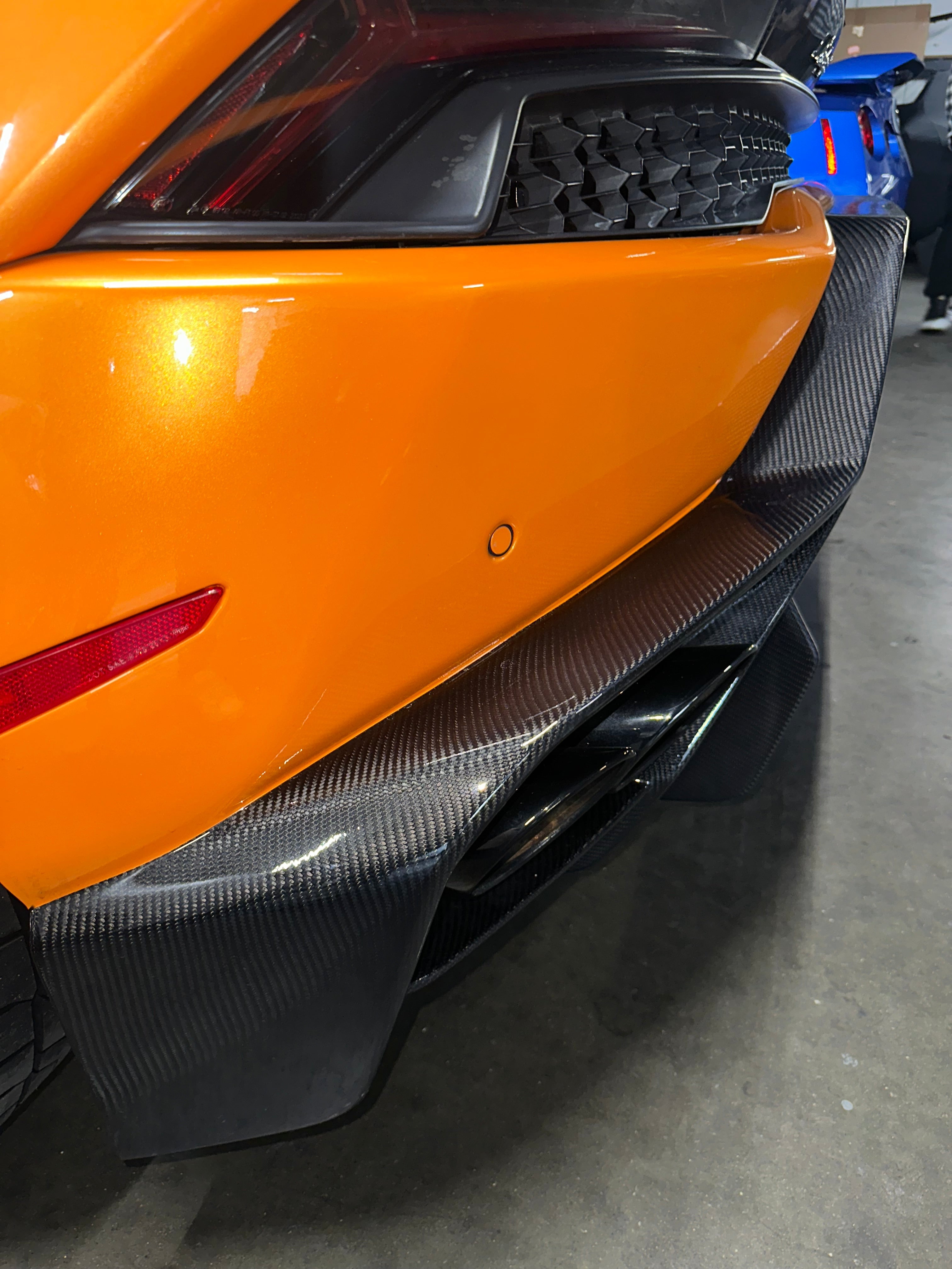 V-Style Dry Carbon Fiber Rear Diffuser - Lamborghini Huracan