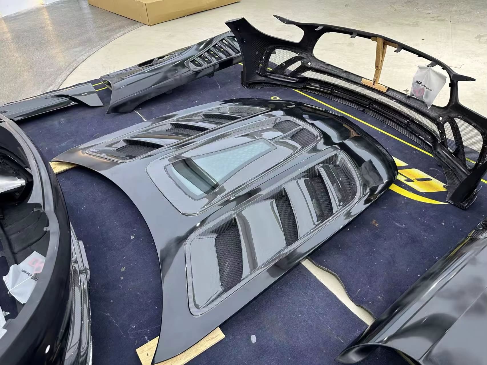 Carbon Fiber Vented Hood W/ Transparent Window V2 - Mercedes GT/GTR/GTS/GTC