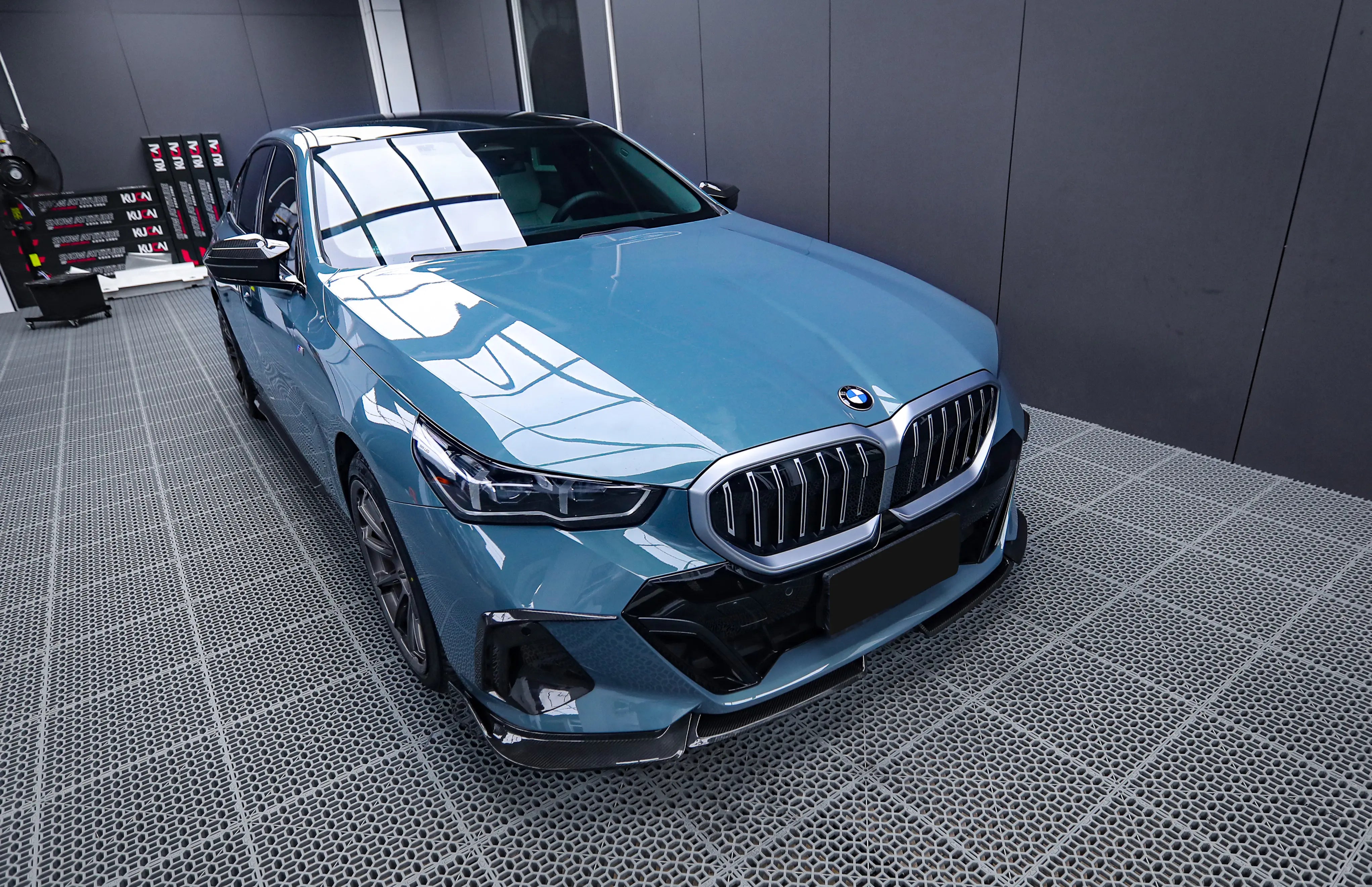 Carbon Fiber MP Style Front Lip V2 - BMW 5 Series G60 2024+
