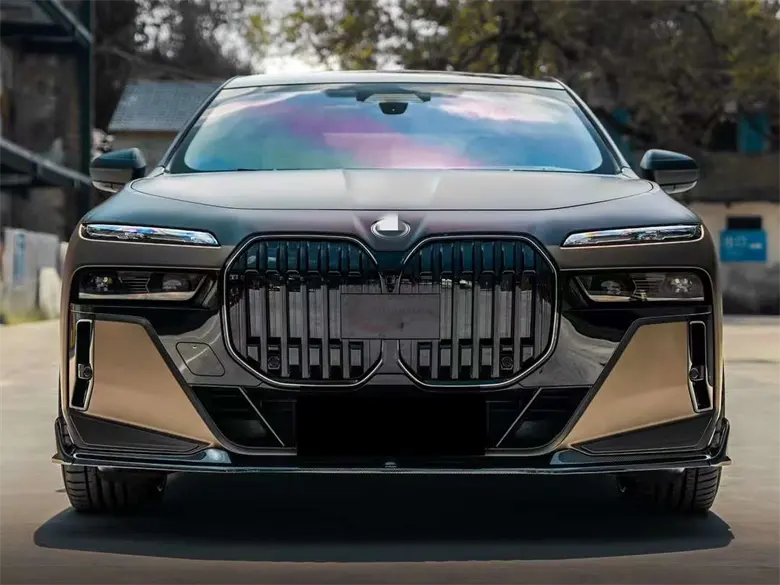 AE Style Carbon fiber front lip - BMW 7 Series G70 2023+