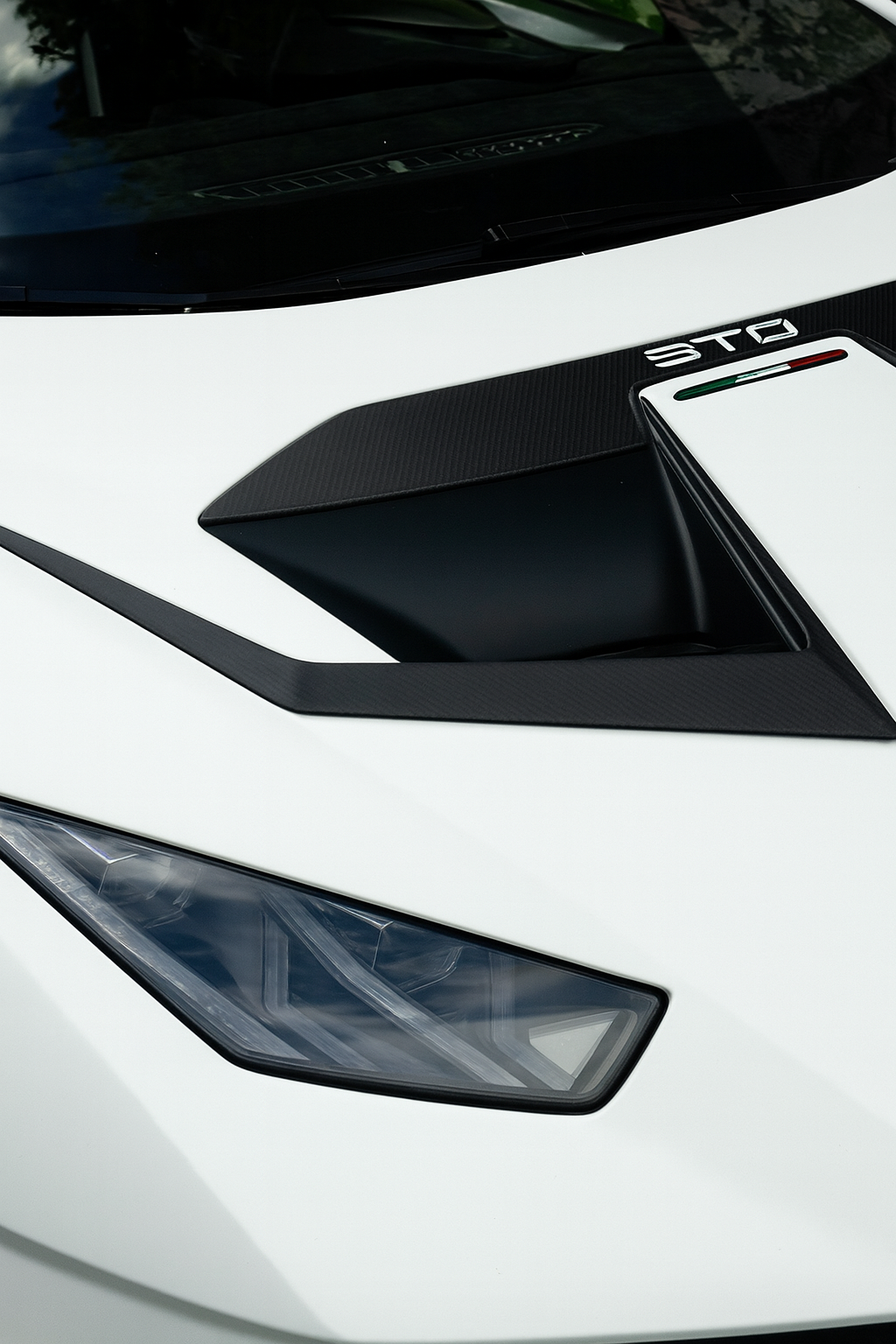 Lamborghini Huracan STO Carbon Fiber Hood Air Ducts