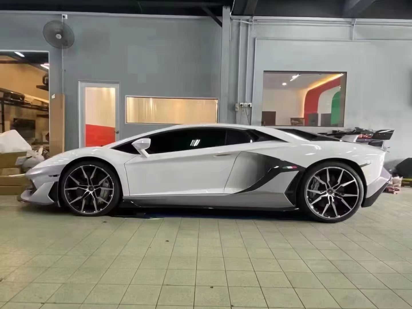 SVJ Style Full Conversion Body Kit - Lamborghini LP700-4 LP720 LP750