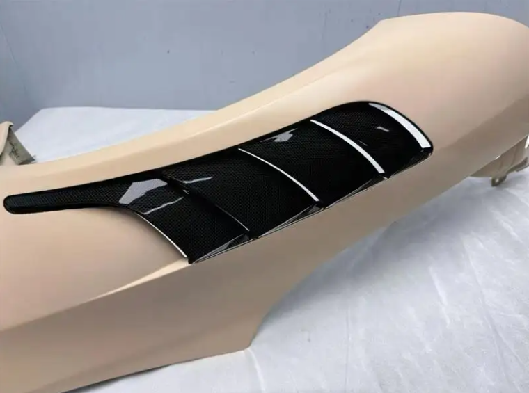 Ferrari SF90 FRP/Carbon Fiber Front Vented Fenders