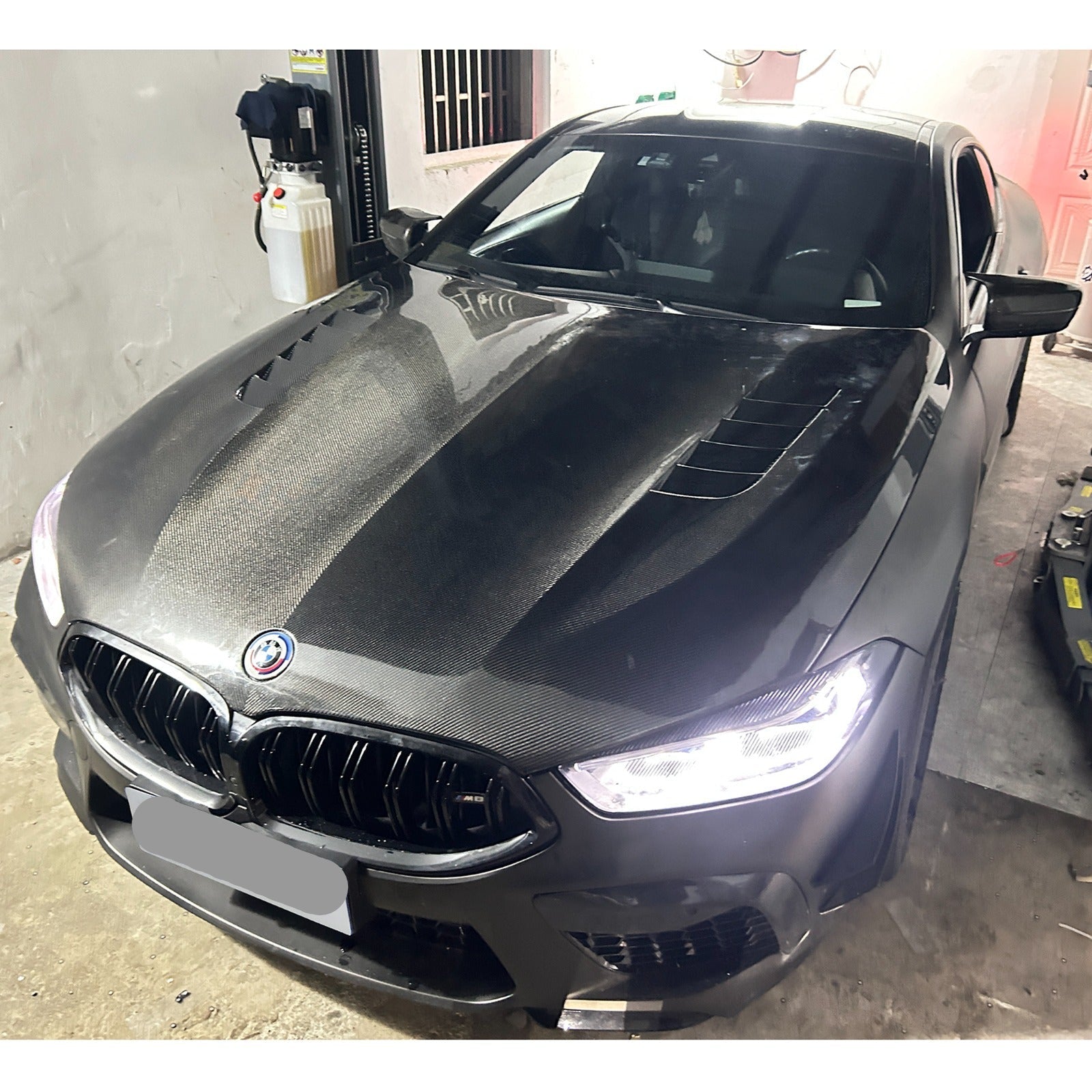 Carbon fiber vented V style hood - BMW 8 Series / M8 2020-2024