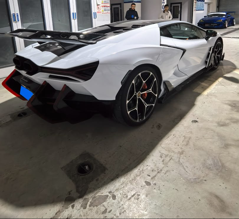 Carbon Fiber DK Style Side Skirts - Lamborghini Revuelto