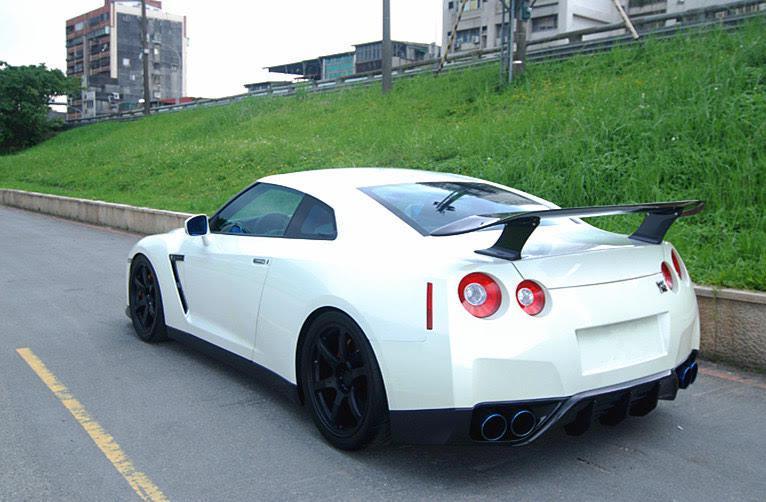 Nissan GTR Carbon Fiber Artisan Wing