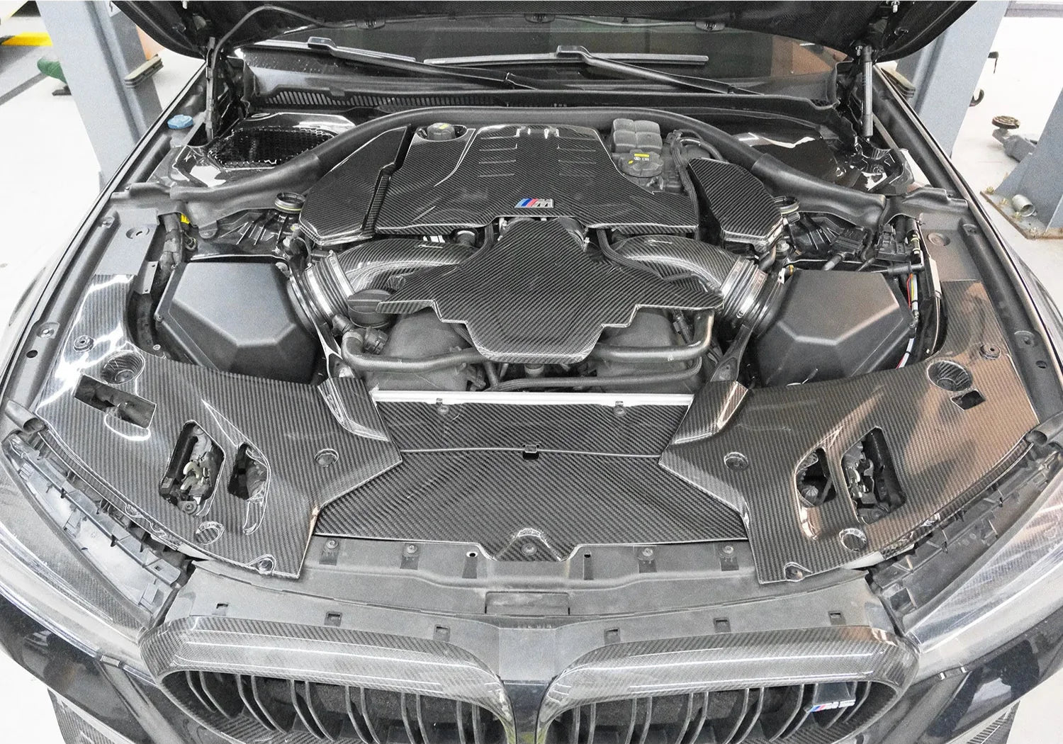 Carbon Fiber Lower Engine Cover - BMW F90 M5
