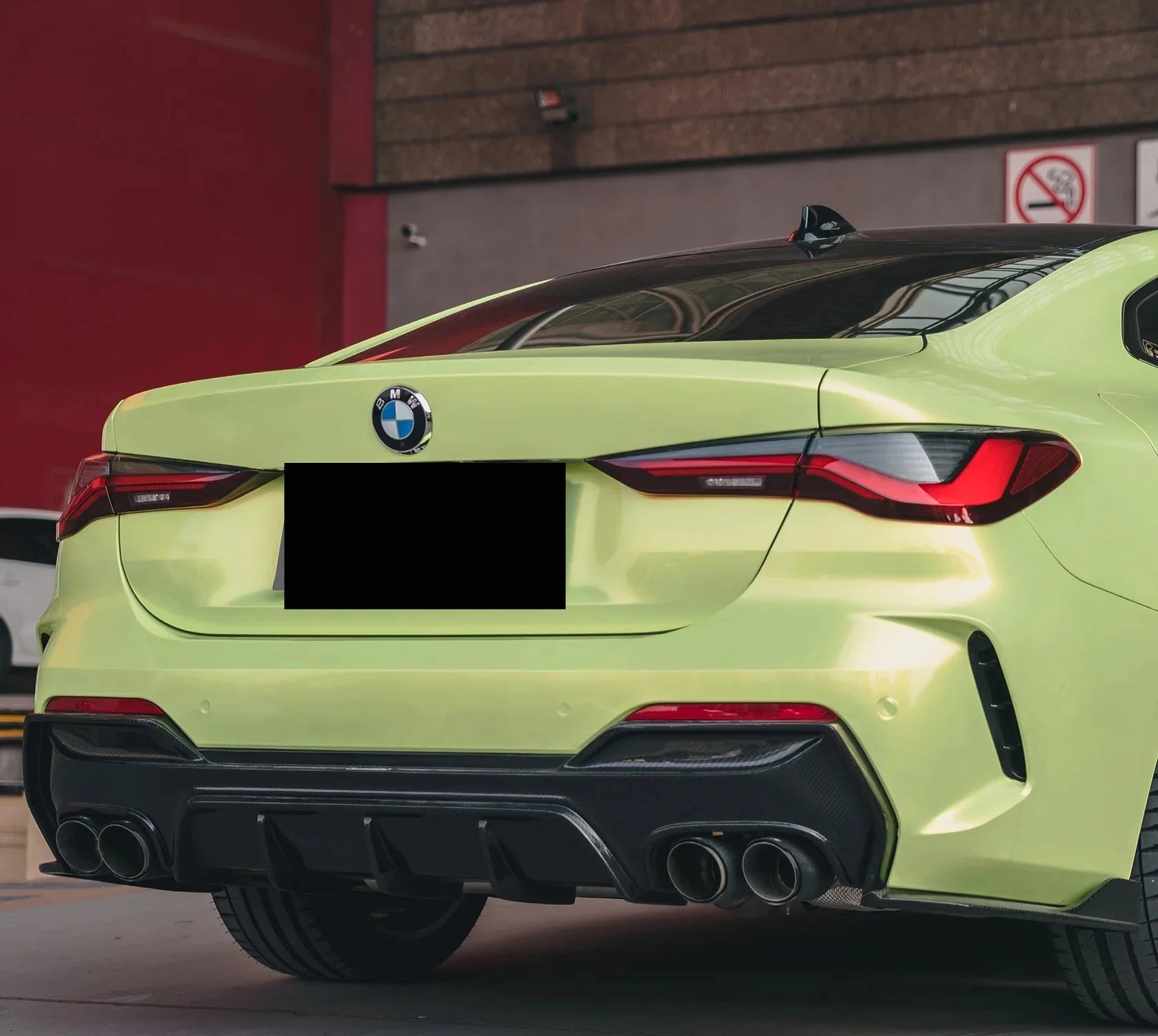 Carbon Fiber Rear Diffuser with Brake Light - BMW G22/G23 4 Series