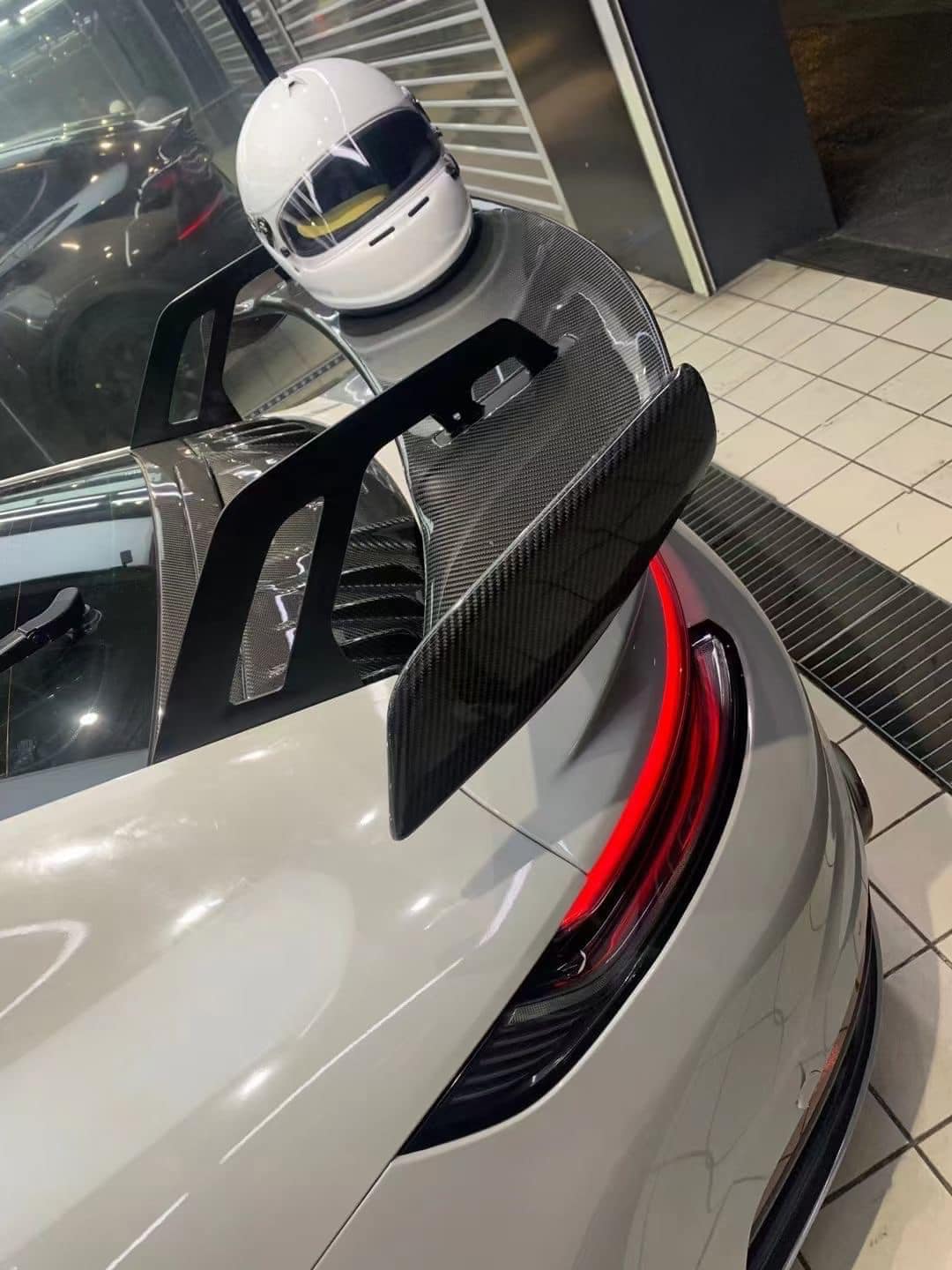 Porsche 911/992 Carbon Fiber GT3 Style Carbon Fiber Wing & Base