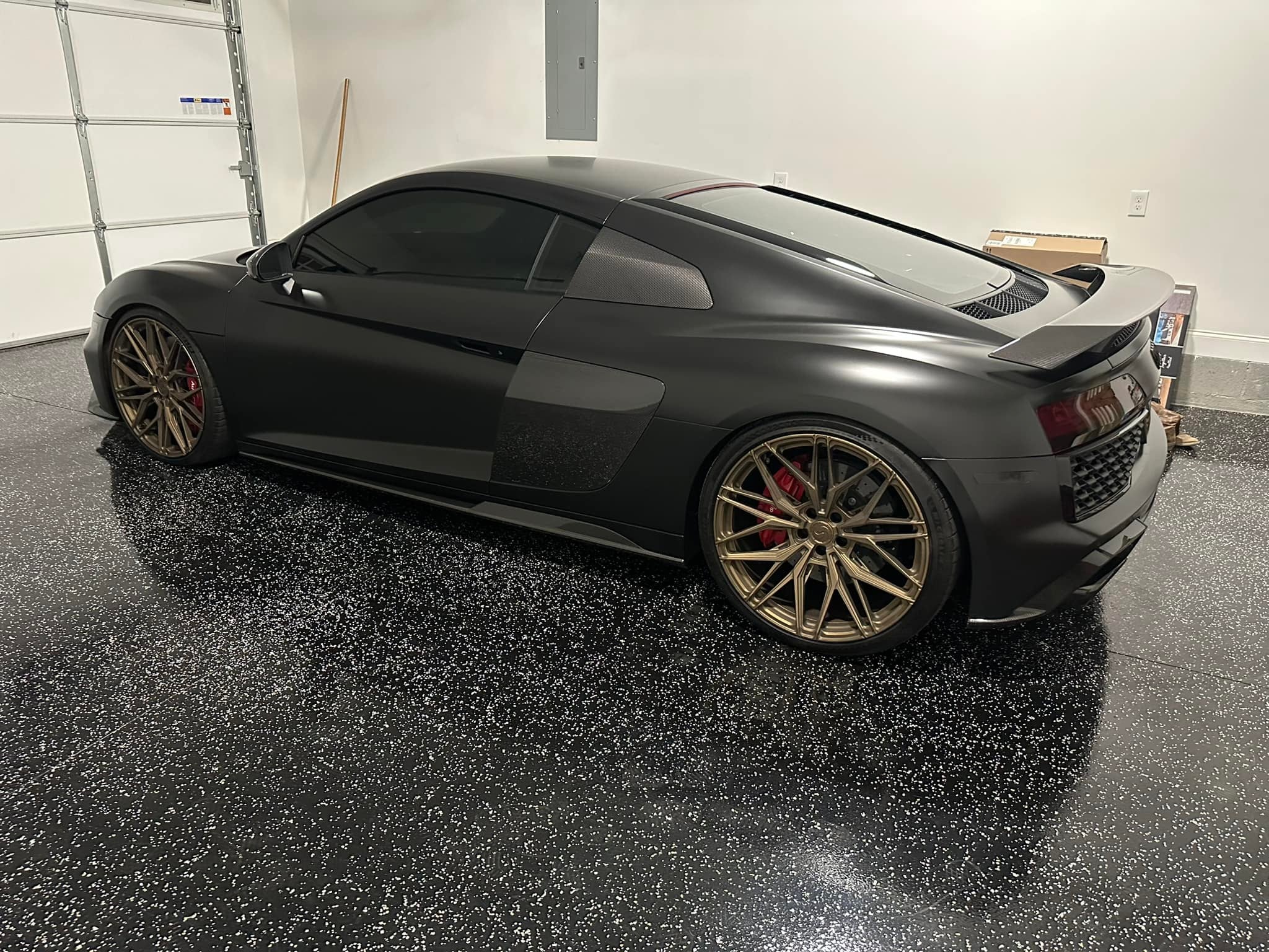 Carbon Fiber Side Skirts - Audi R8 V10