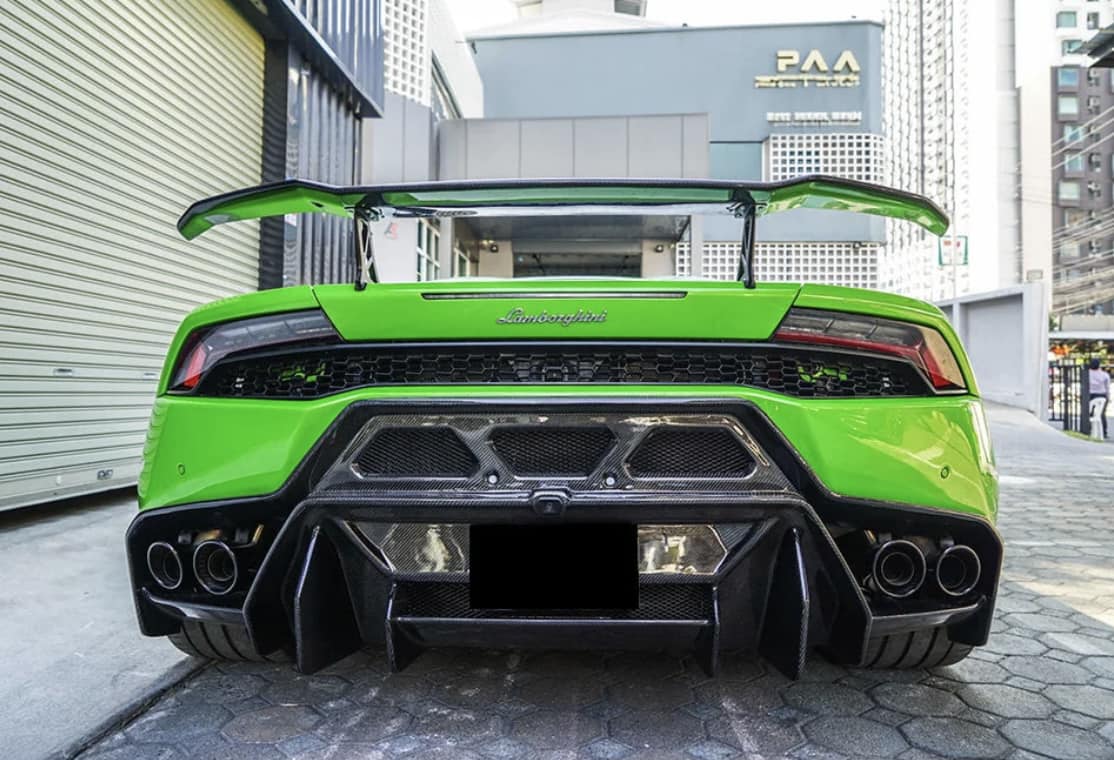 V-Style Dry Carbon Fiber Rear Diffuser - Lamborghini Huracan