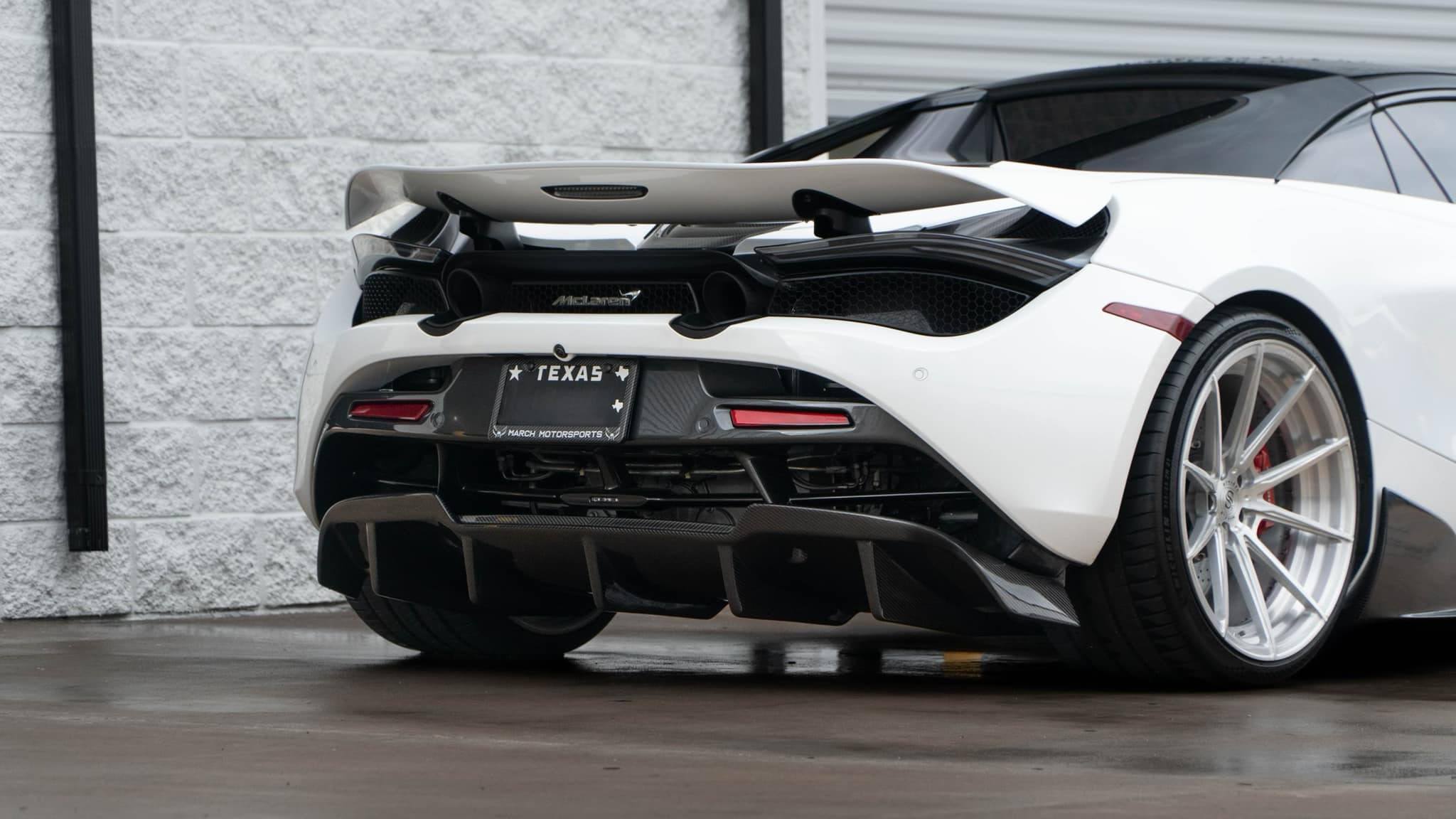 Carbon Fiber Rear Diffuser V2 - Mclaren 720 720S
