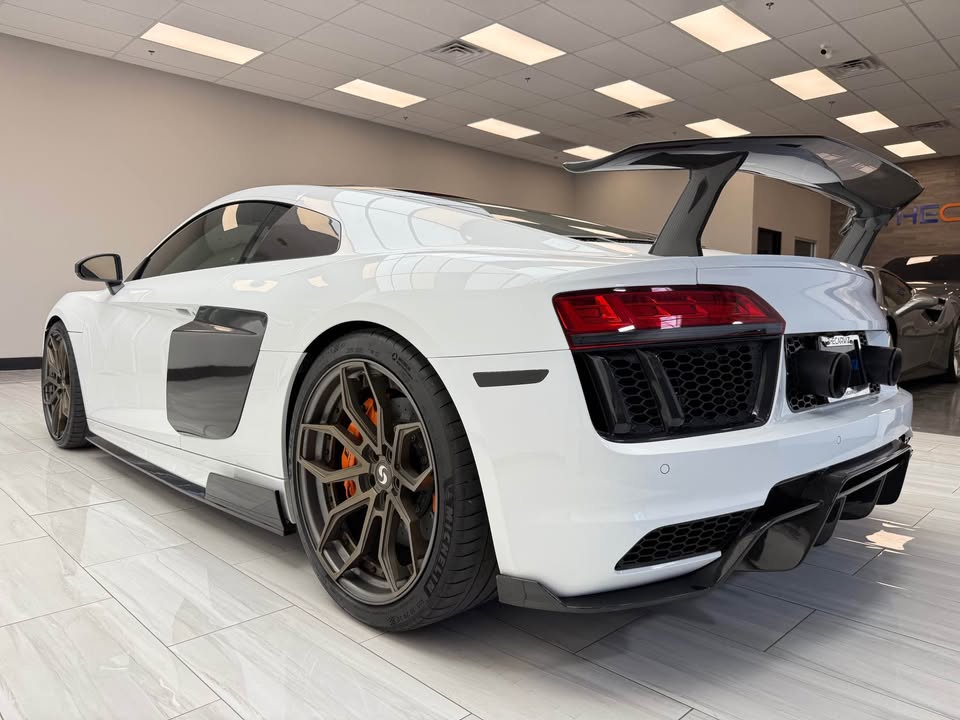 GT4 LMS Style Carbon Fiber Side Vent Blades - AUDI R8 (4S Gen 2)