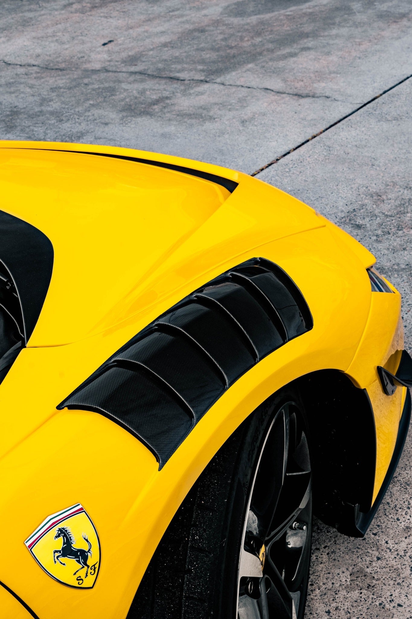 Ferrari SF90 FRP/Carbon Fiber Front Vented Fenders