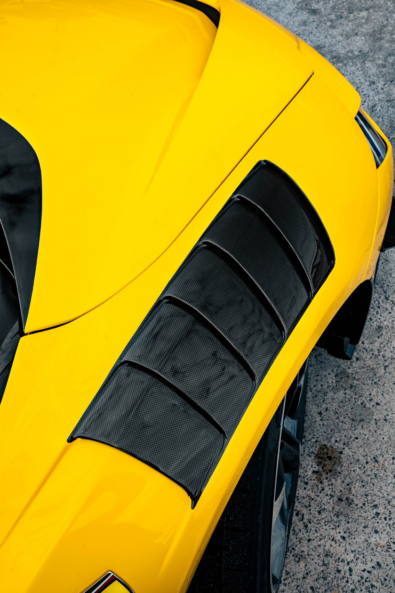 Ferrari SF90 FRP/Carbon Fiber Front Vented Fenders