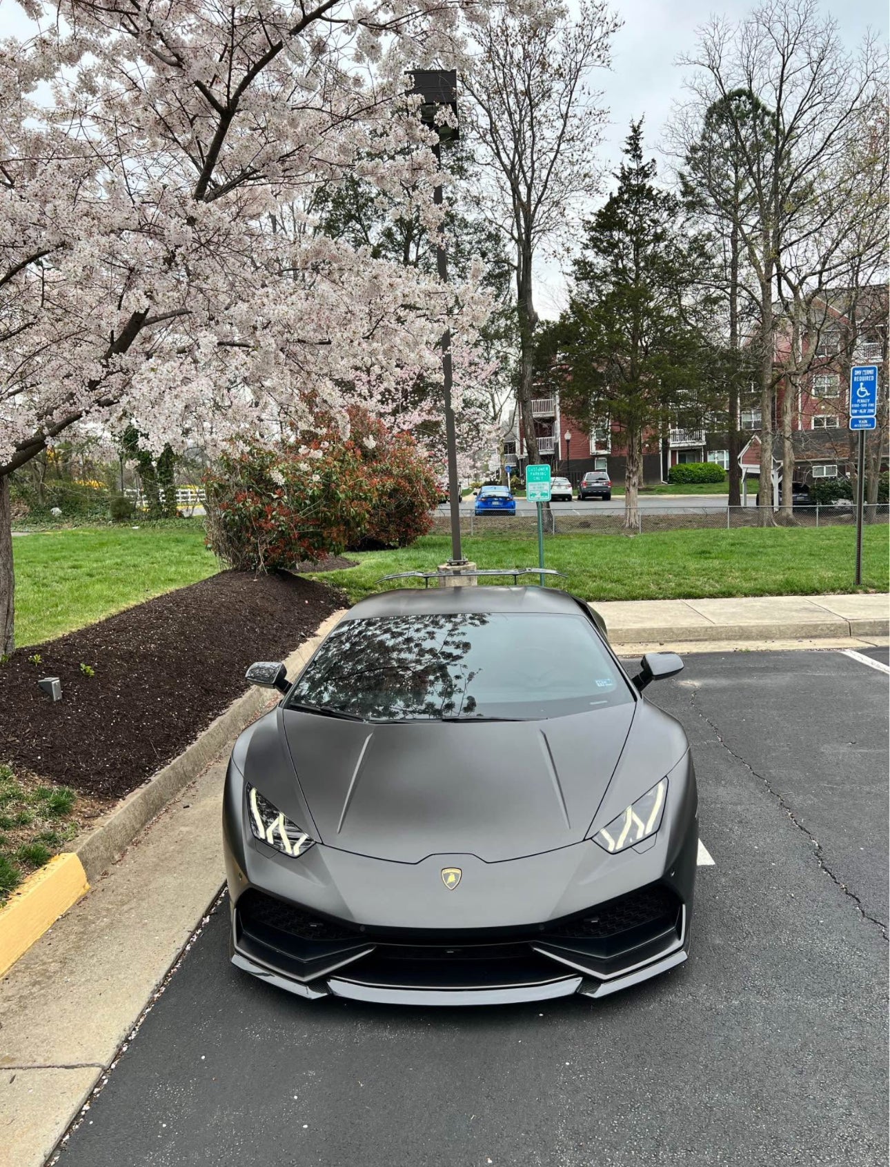 V-Style Carbon Fiber Front Lip - LAMBORGHINI HURACAN LP610
