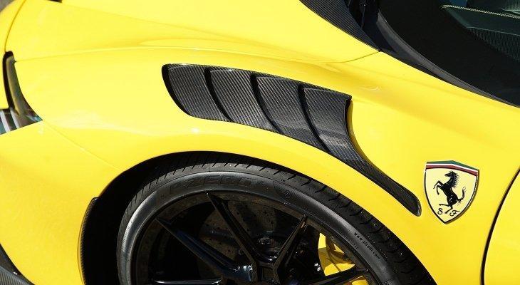 Ferrari SF90 FRP/Carbon Fiber Front Vented Fenders