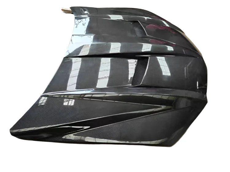 Vented Carbon Fiber Hood - Lamborghini Urus