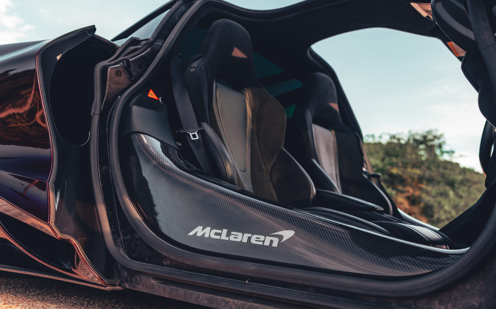 McLaren 720s/750s/765LT Carbon Fiber Door Sill