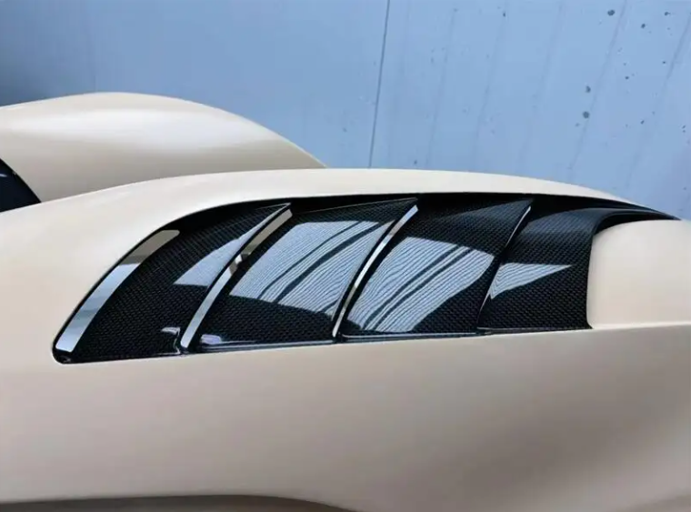 Ferrari SF90 FRP/Carbon Fiber Front Vented Fenders
