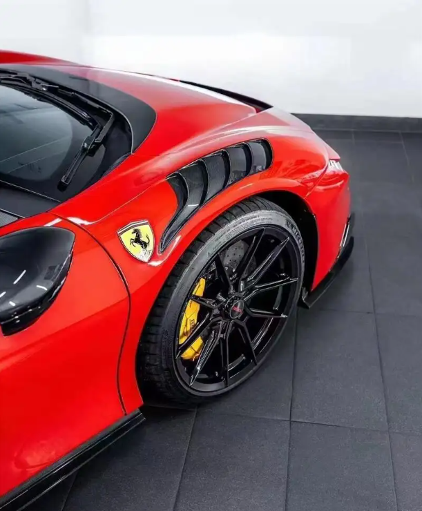 Ferrari SF90 FRP/Carbon Fiber Front Vented Fenders