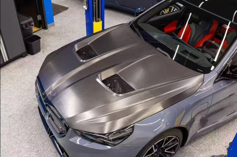 BMW G90 M5 Artisan AP Carbon Fiber Vented Hood