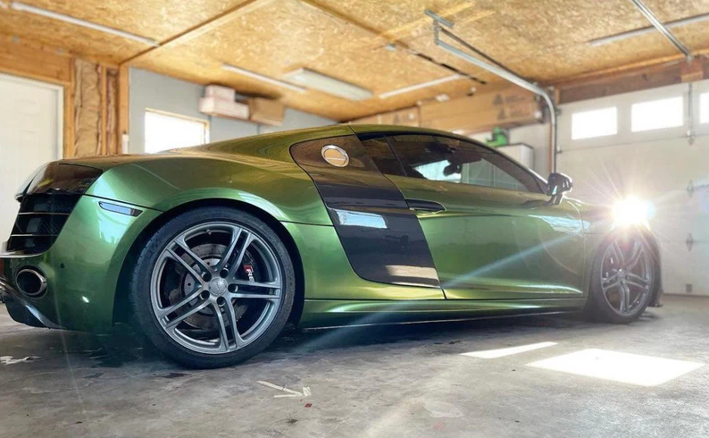 Carbon Fiber Door Panel Trim - Audi R8 Gen 1