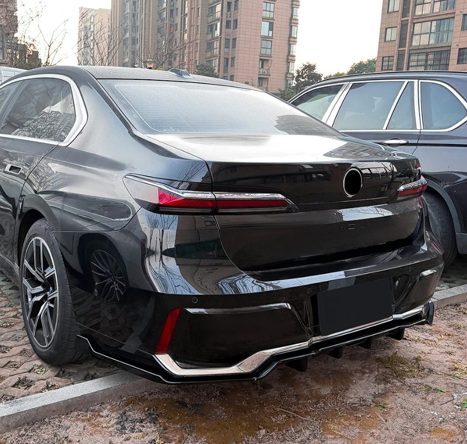 Gloss Black Rear Diffuser - BMW i7 G70 G73 7 Series M Sport 23–26